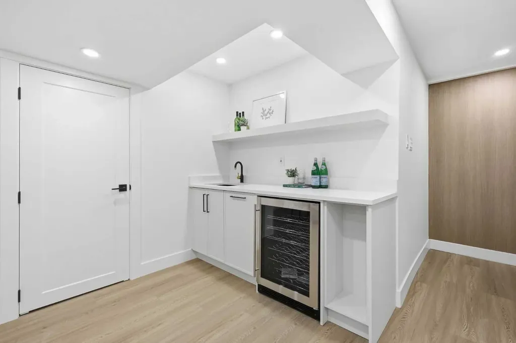 928 120 Avenue SE Calgary AB T2J 2K7