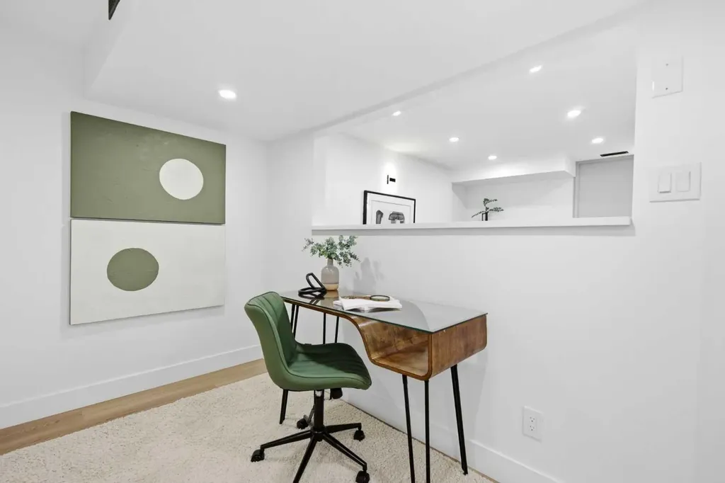 928 120 Avenue SE Calgary AB T2J 2K7