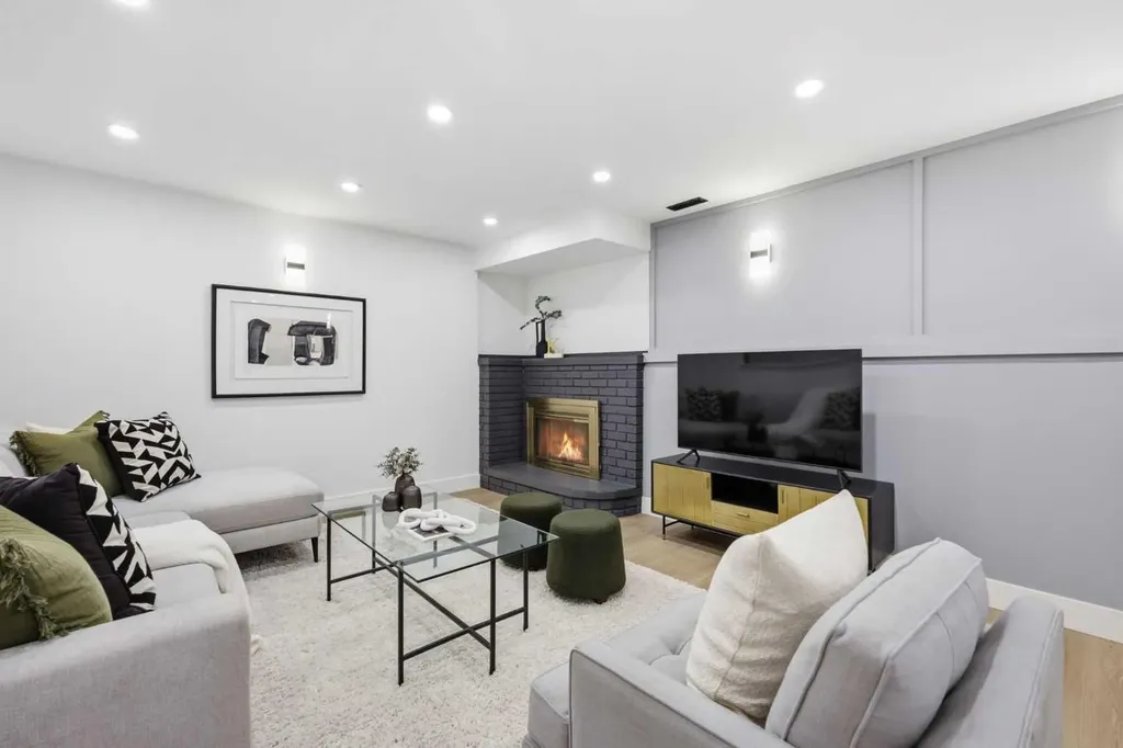 928 120 Avenue SE Calgary AB T2J 2K7
