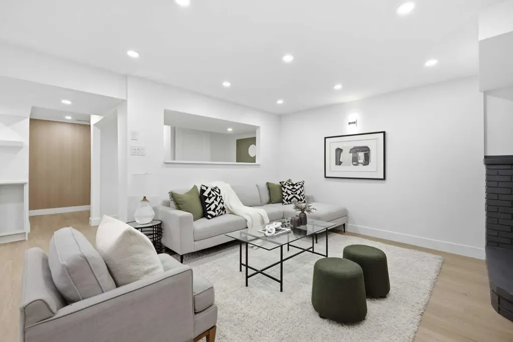 928 120 Avenue SE Calgary AB T2J 2K7