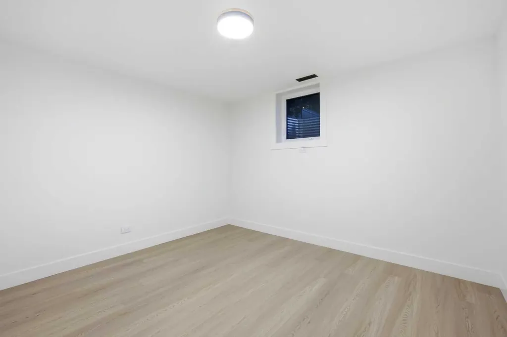 928 120 Avenue SE Calgary AB T2J 2K7