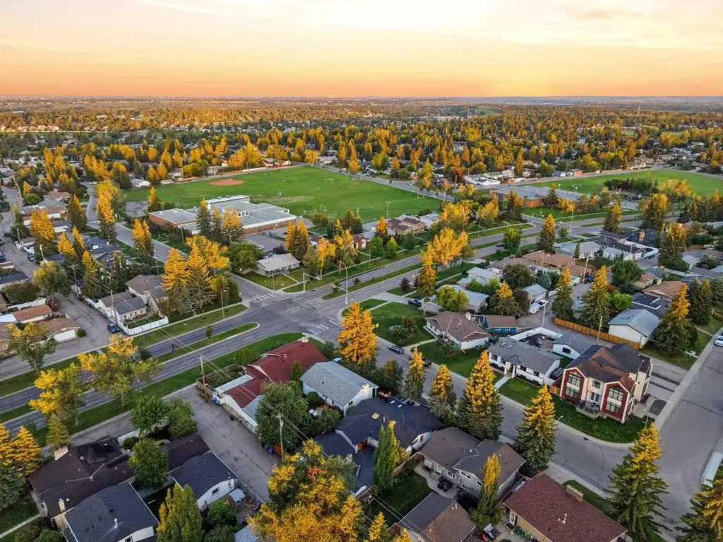 928 120 Avenue SE Calgary AB T2J 2K7