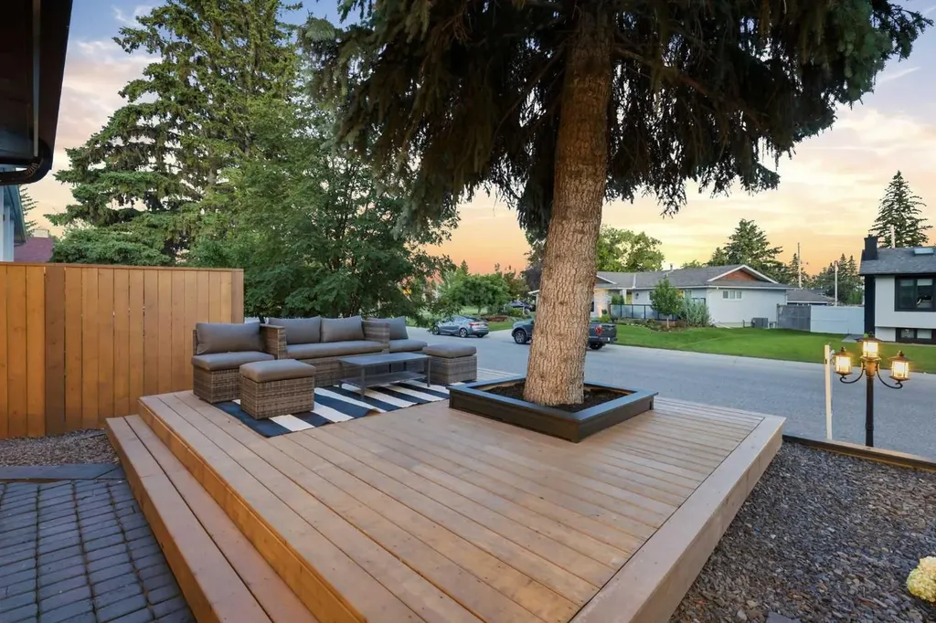 928 120 Avenue SE Calgary AB T2J 2K7