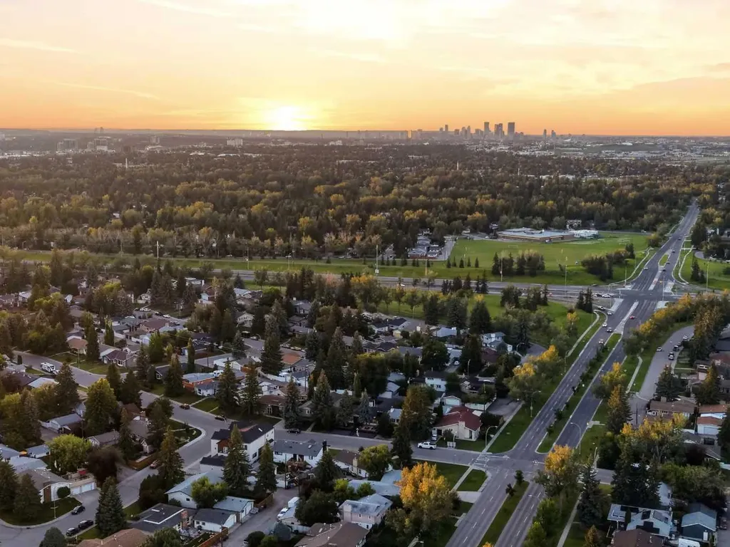 928 120 Avenue SE Calgary AB T2J 2K7