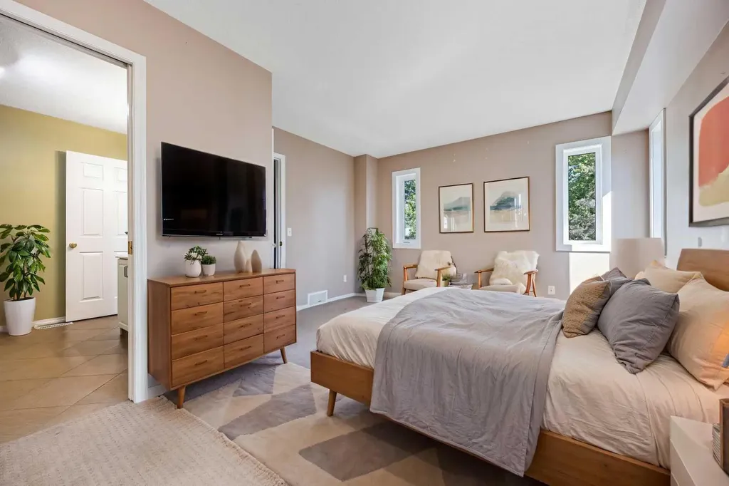 225 Killarney Glen Court SW Calgary AB T3E7H4