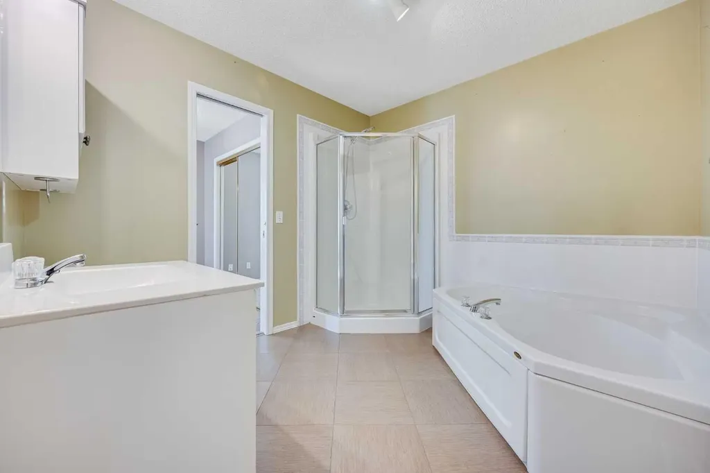 225 Killarney Glen Court SW Calgary AB T3E7H4