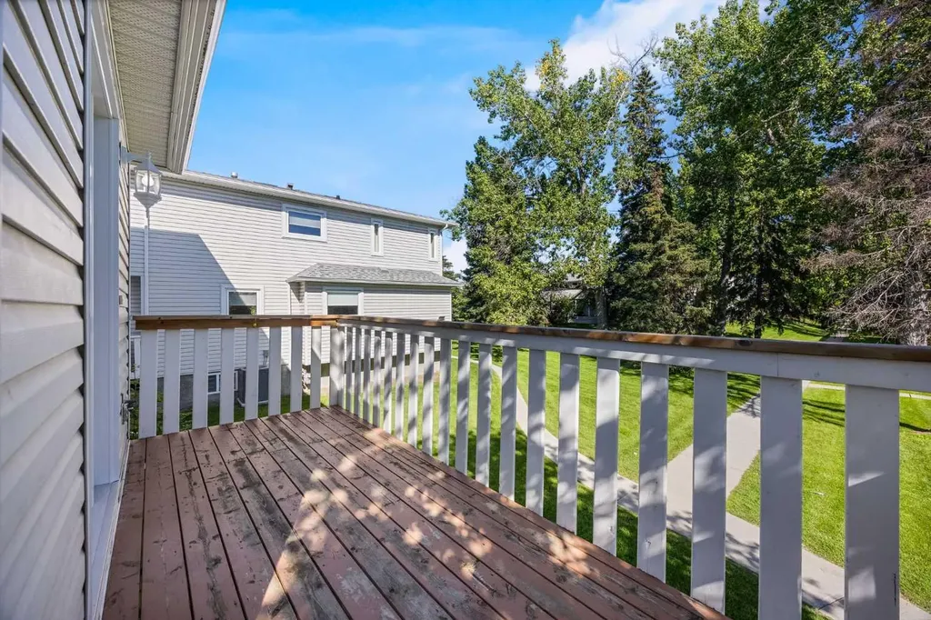 225 Killarney Glen Court SW Calgary AB T3E7H4