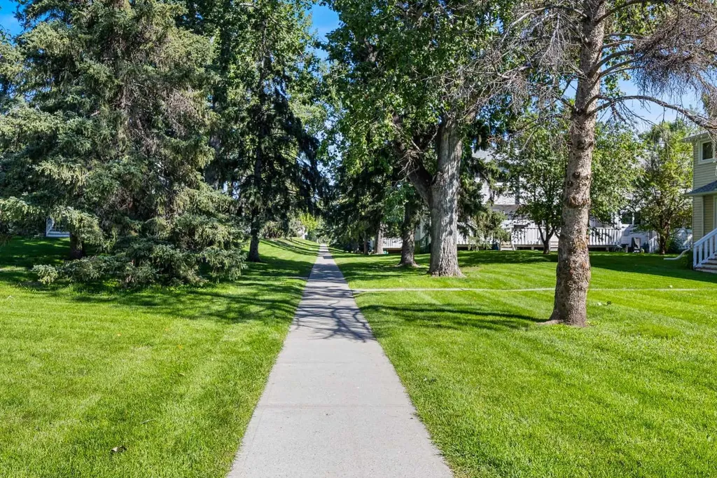 225 Killarney Glen Court SW Calgary AB T3E7H4