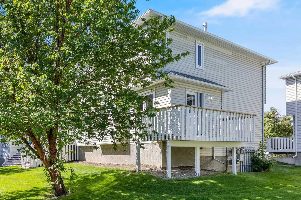 225 Killarney Glen Court SW Calgary AB T3E7H4