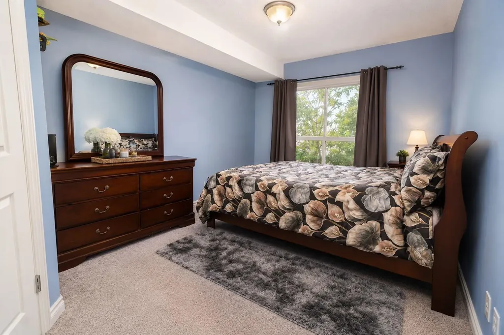 5555 Falsbridge Drive NE Calgary AB T3J 3E8