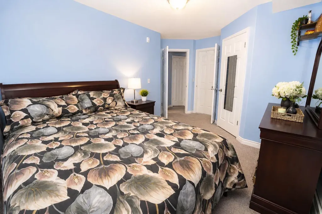 5555 Falsbridge Drive NE Calgary AB T3J 3E8