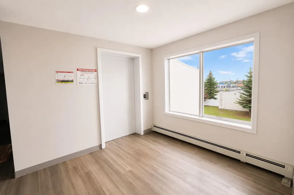 5555 Falsbridge Drive NE Calgary AB T3J 3E8