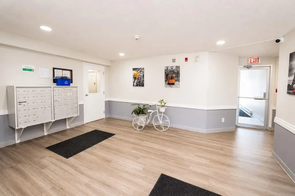 5555 Falsbridge Drive NE Calgary AB T3J 3E8
