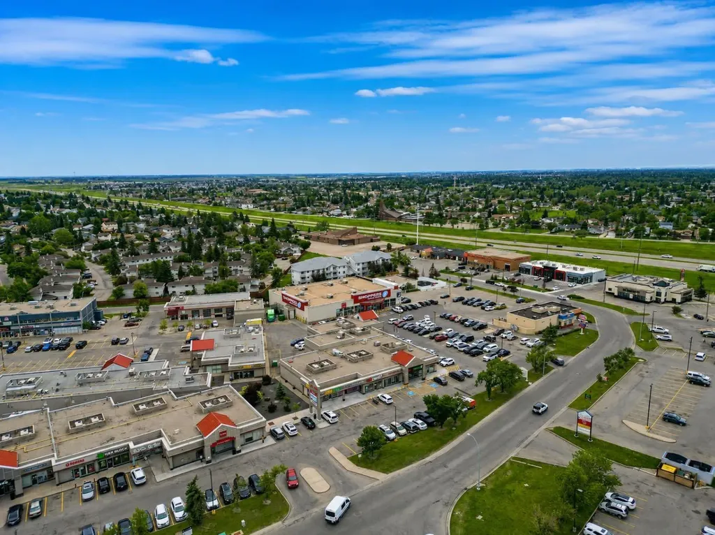 5555 Falsbridge Drive NE Calgary AB T3J 3E8