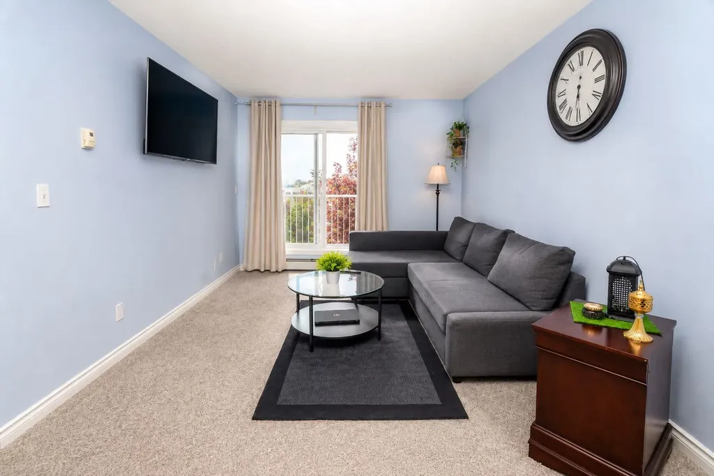 5555 Falsbridge Drive NE Calgary AB T3J 3E8