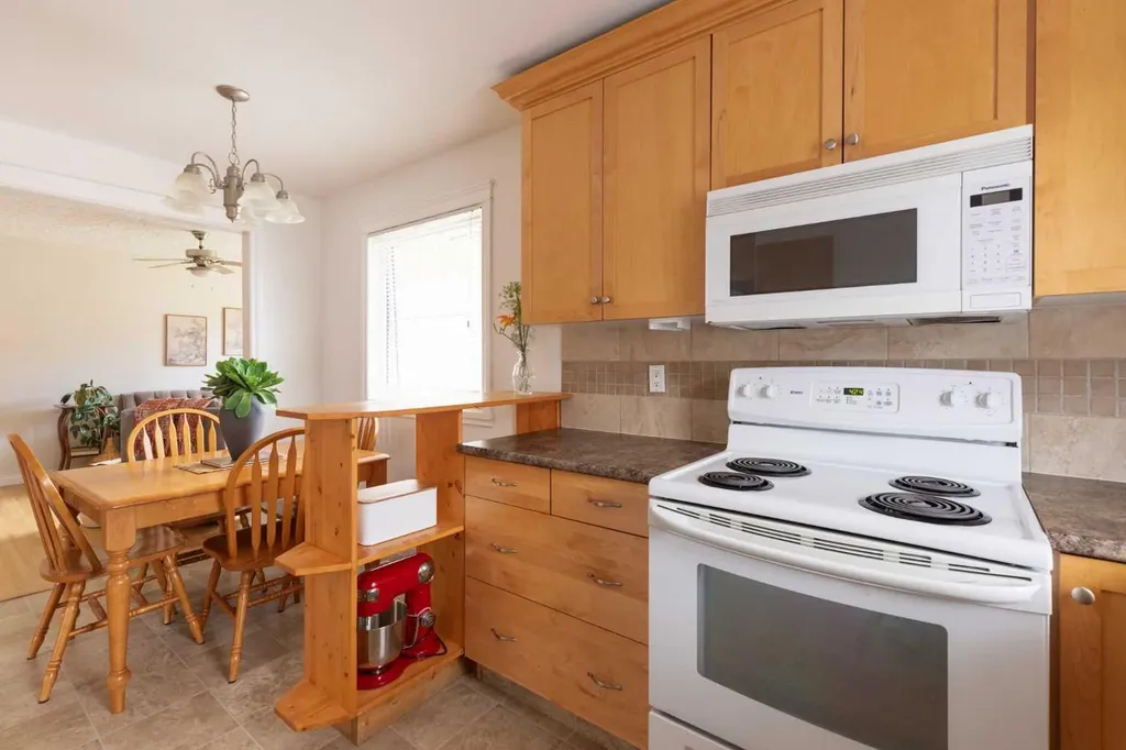71 Kensington Avenue SW Medicine Hat AB T1B4W3