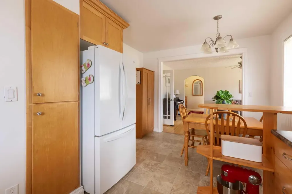71 Kensington Avenue SW Medicine Hat AB T1B4W3