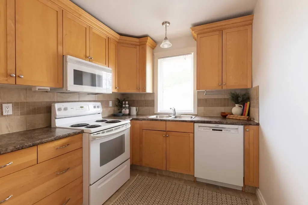 71 Kensington Avenue SW Medicine Hat AB T1B4W3