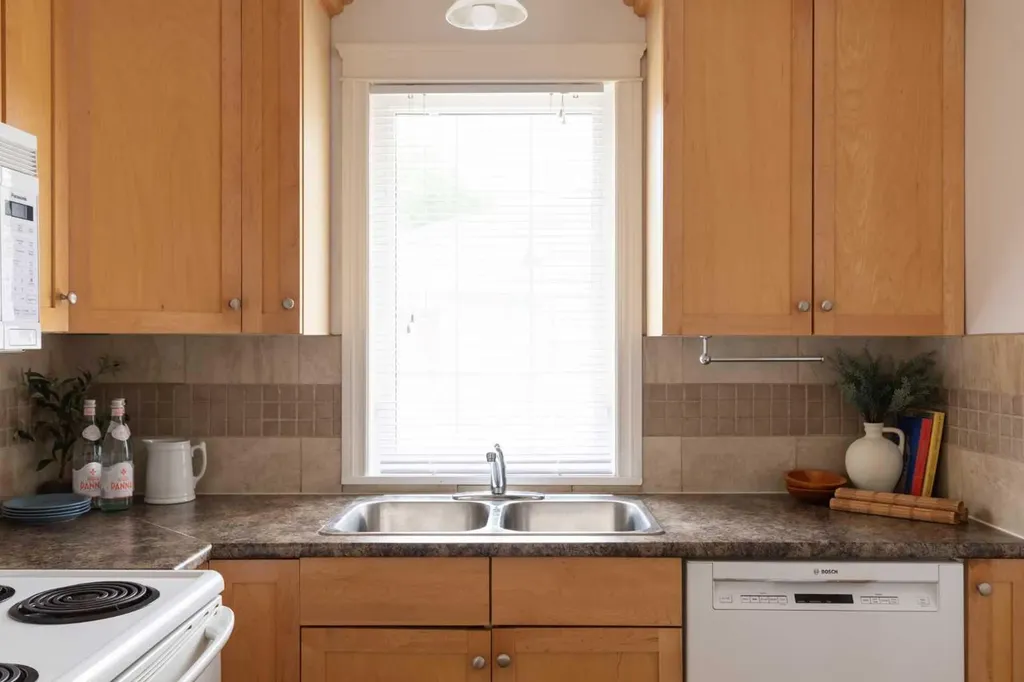 71 Kensington Avenue SW Medicine Hat AB T1B4W3
