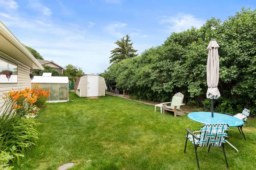 71 Kensington Avenue SW Medicine Hat AB T1B4W3