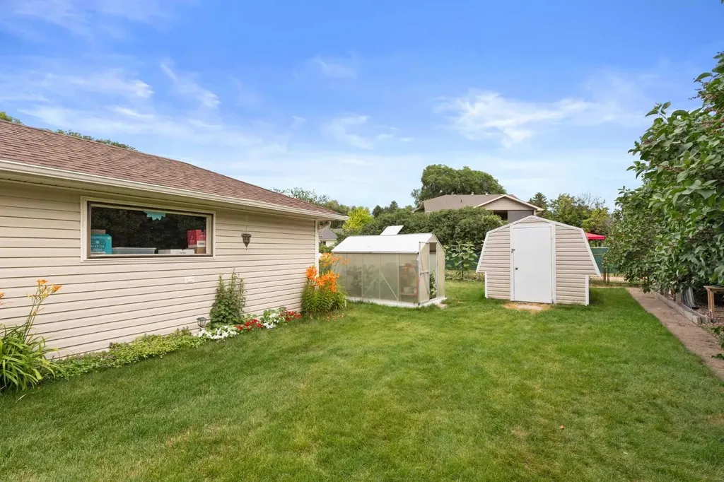 71 Kensington Avenue SW Medicine Hat AB T1B4W3