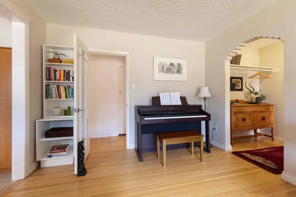 71 Kensington Avenue SW Medicine Hat AB T1B4W3