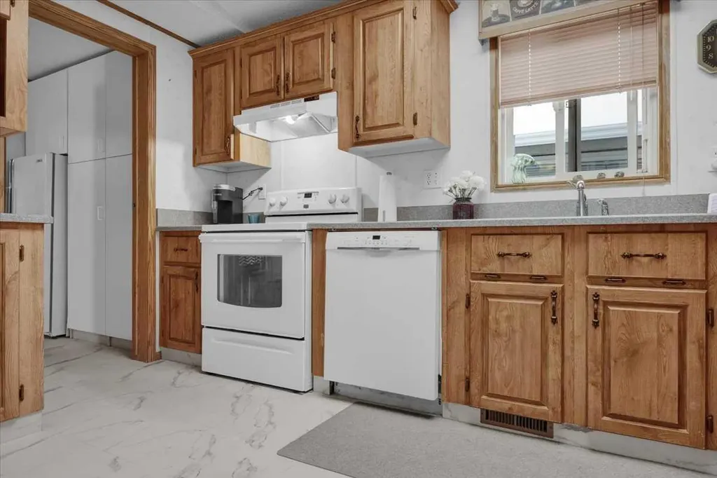 99 Arbour Lake Drive Calgary AB T3G 4E4