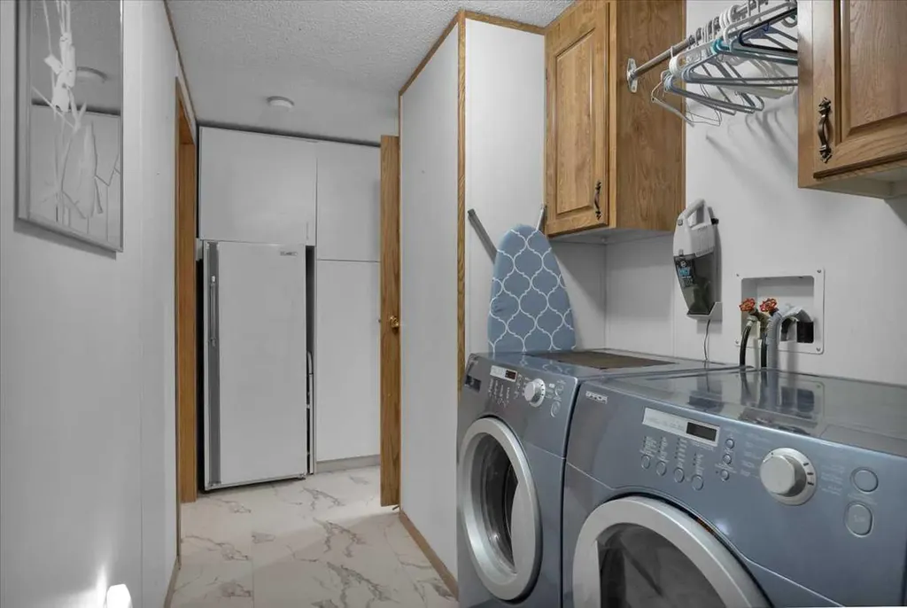 99 Arbour Lake Drive Calgary AB T3G 4E4