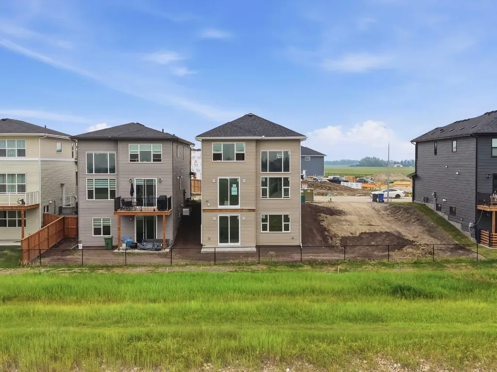 358 Kinniburgh Loop Chestermere AB T1X 3C4