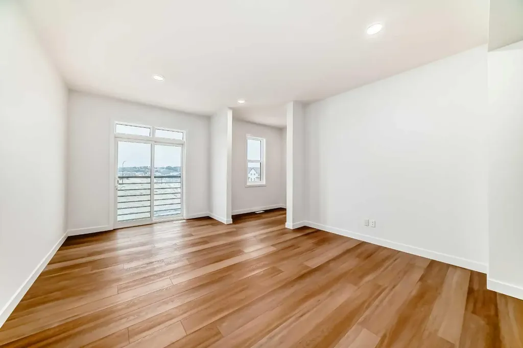 30 Rochester View NW Calgary AB T3L 0M8