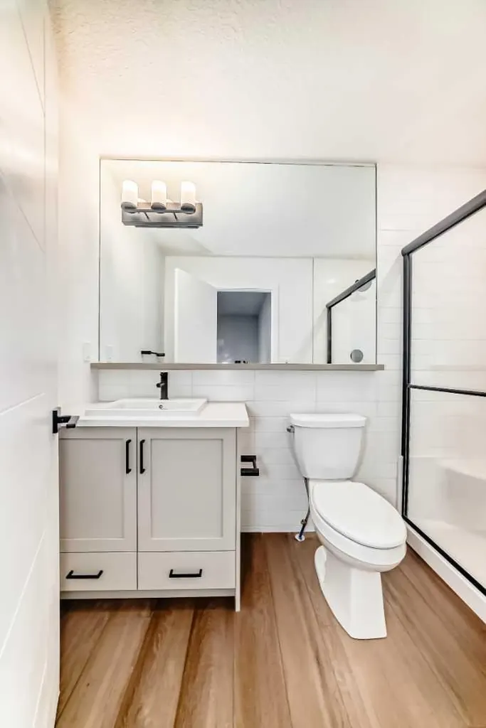 30 Rochester View NW Calgary AB T3L 0M8