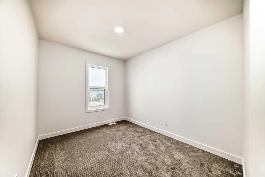 30 Rochester View NW Calgary AB T3L 0M8