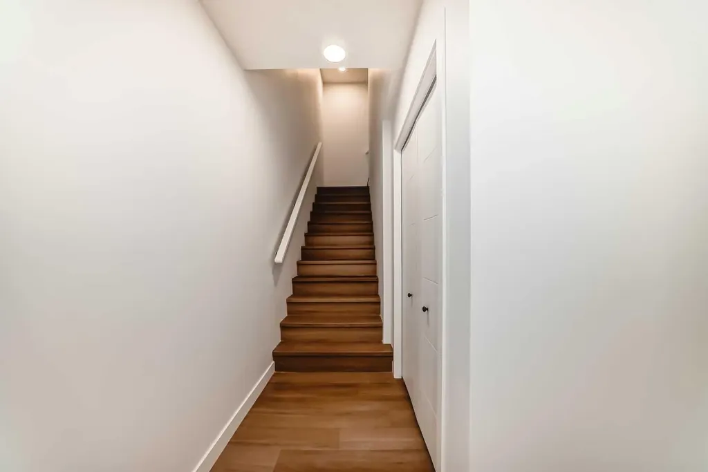 30 Rochester View NW Calgary AB T3L 0M8