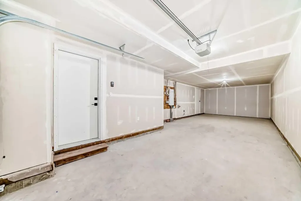 30 Rochester View NW Calgary AB T3L 0M8