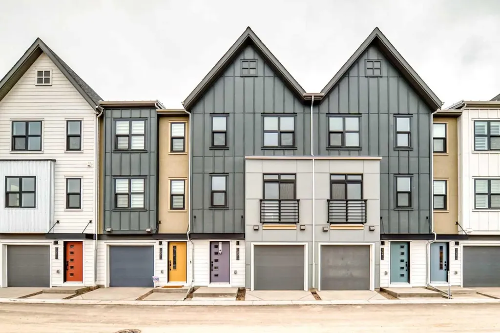 30 Rochester View NW Calgary AB T3L 0M8