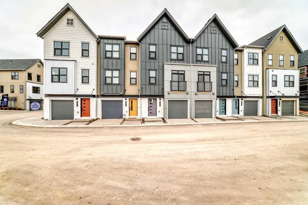 30 Rochester View NW Calgary AB T3L 0M8