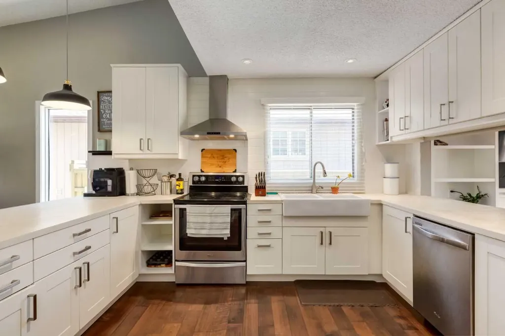 32 Berkley Place NW Calgary AB T3K 1A7