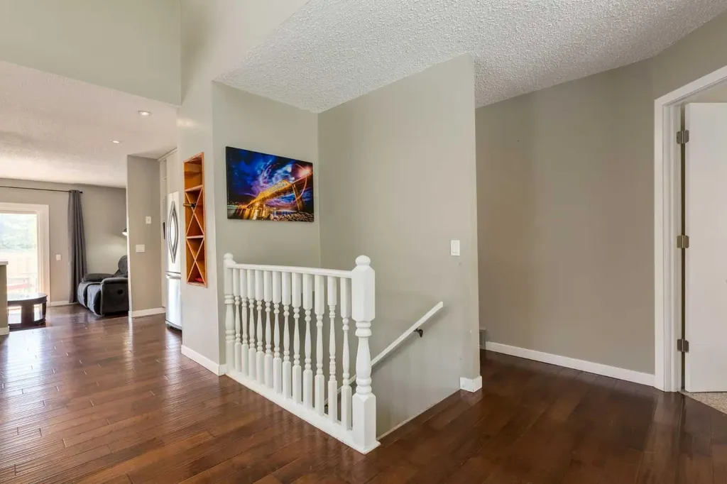 32 Berkley Place NW Calgary AB T3K 1A7