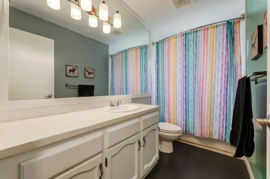 32 Berkley Place NW Calgary AB T3K 1A7