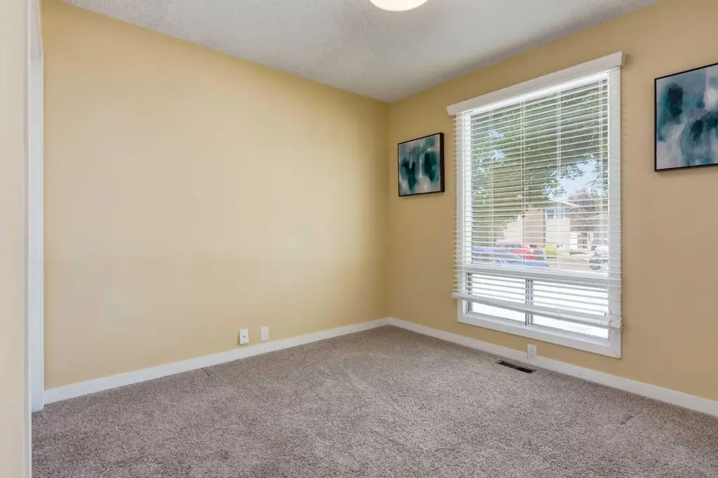 32 Berkley Place NW Calgary AB T3K 1A7