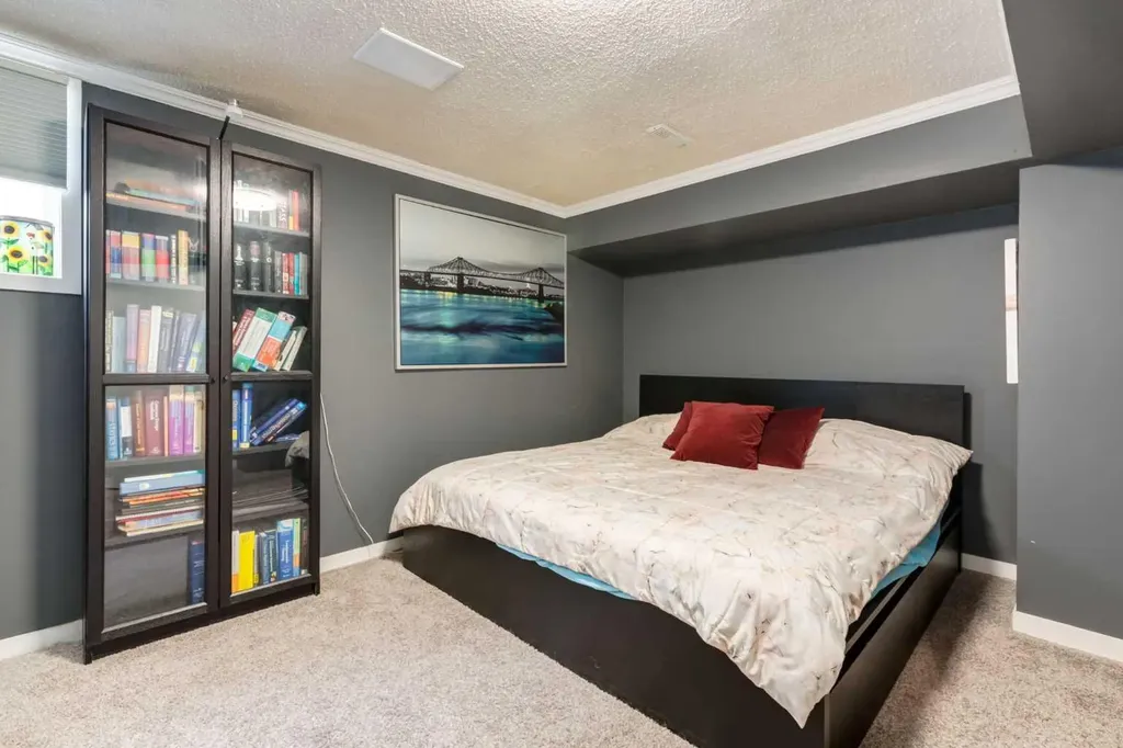 32 Berkley Place NW Calgary AB T3K 1A7