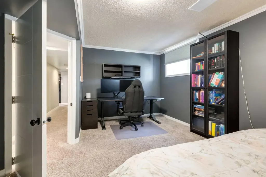 32 Berkley Place NW Calgary AB T3K 1A7