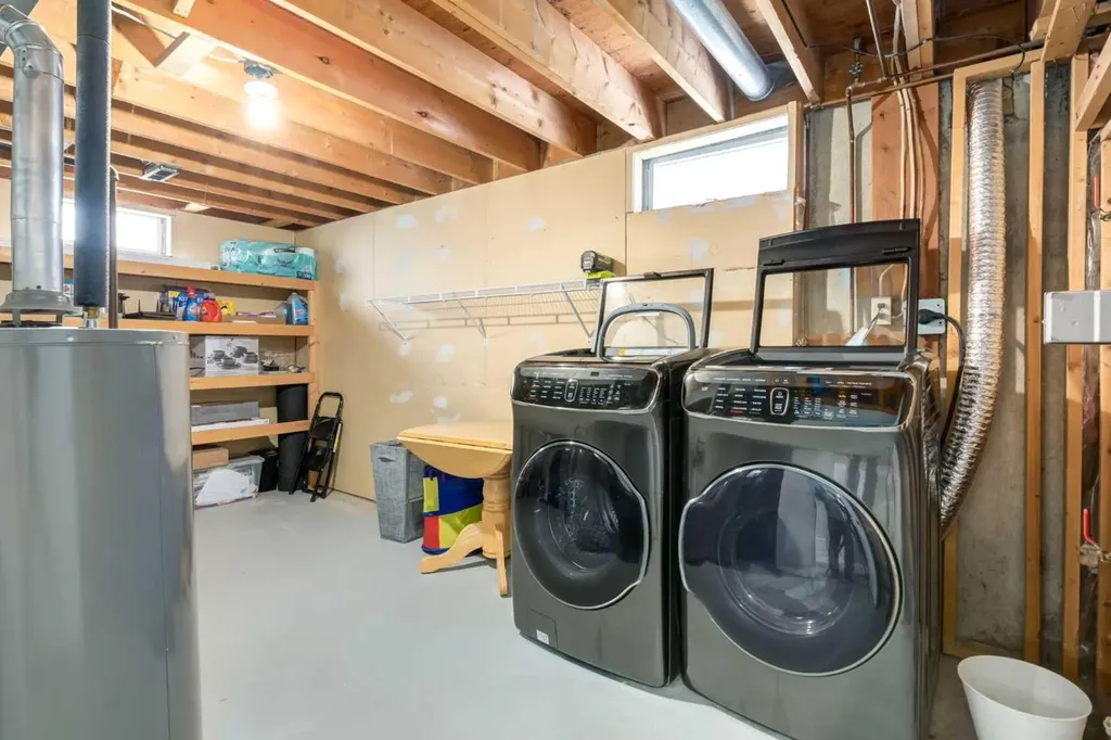 32 Berkley Place NW Calgary AB T3K 1A7