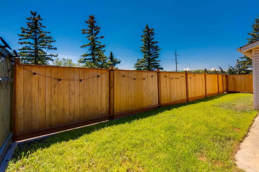 32 Berkley Place NW Calgary AB T3K 1A7