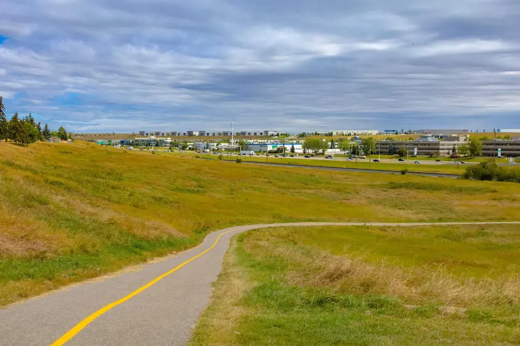 32 Berkley Place NW Calgary AB T3K 1A7