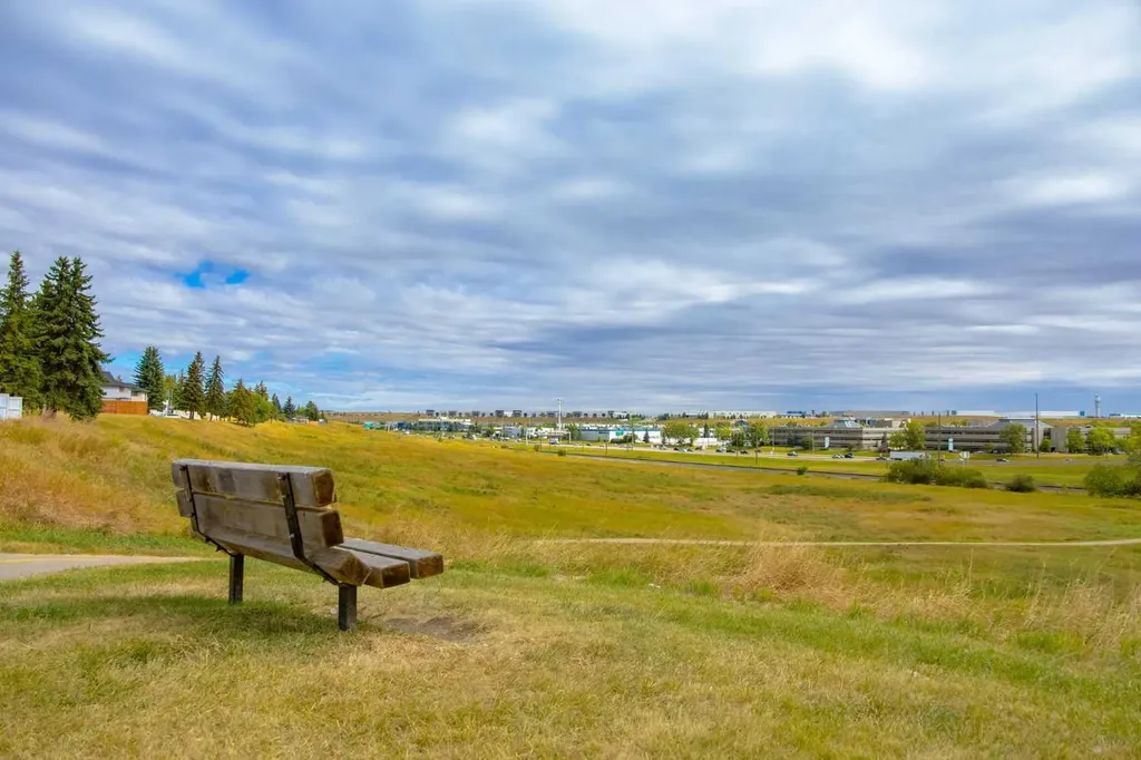 32 Berkley Place NW Calgary AB T3K 1A7