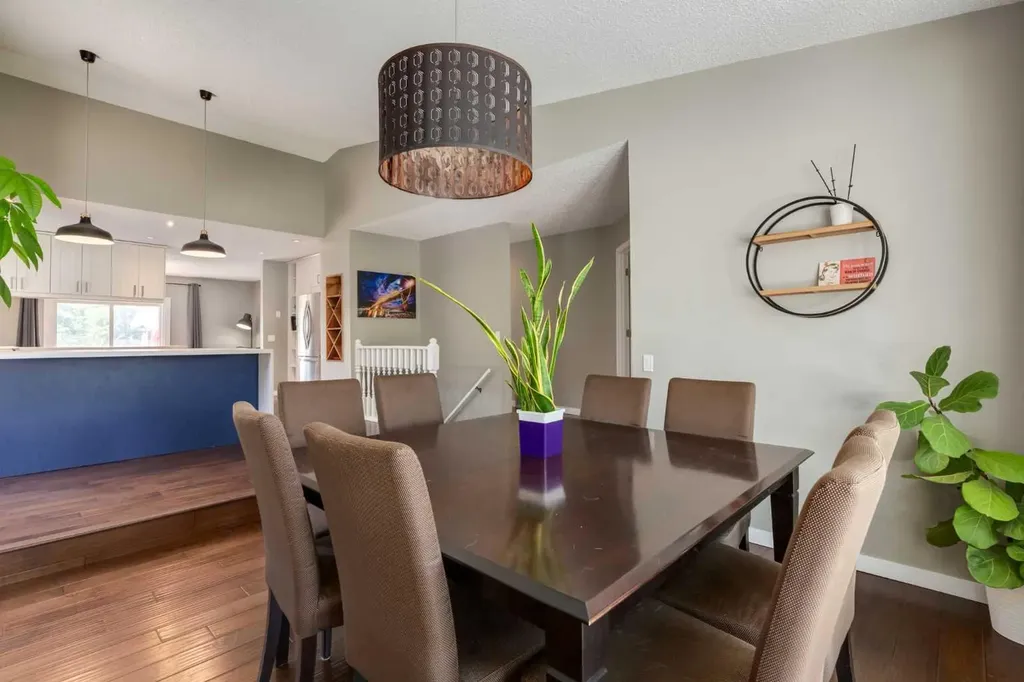 32 Berkley Place NW Calgary AB T3K 1A7