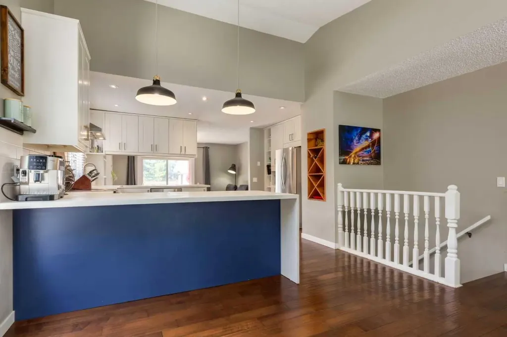 32 Berkley Place NW Calgary AB T3K 1A7