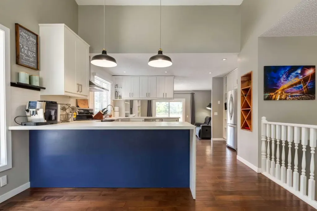 32 Berkley Place NW Calgary AB T3K 1A7
