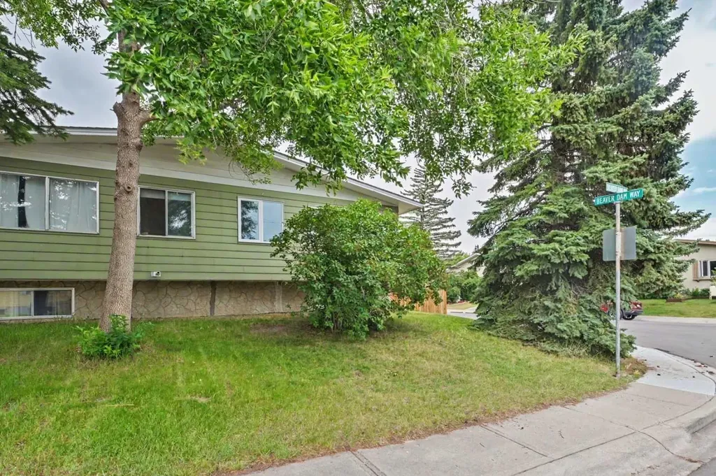 20A Beaver Dam Place NE Calgary AB T2K 4X3